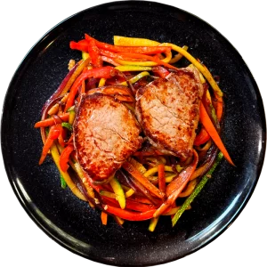 Lomo de Res, bastones de verduras al wok Fitanready.com